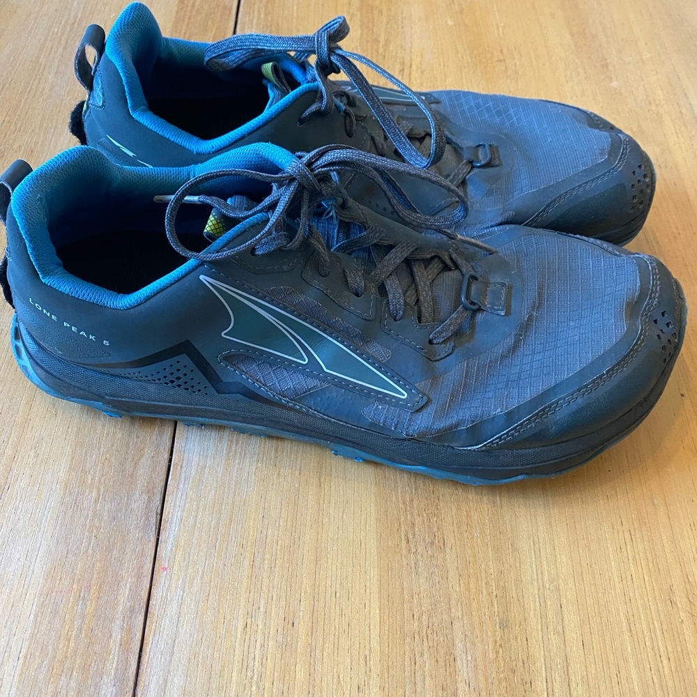 Men’s size 10.5 Altra Lone Peak 5 Charcoal and Teal Trail Shoes